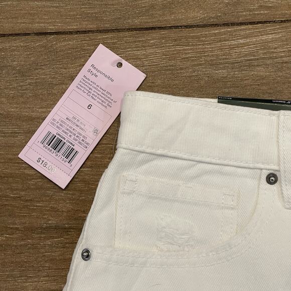 Wild Fable Target White highest rise denim distressed shorts NEW size 6 - Picture 3 of 6